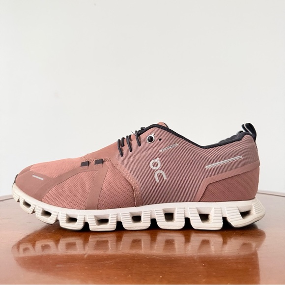 On Running Shoes - On Running Women’s Cloud 5 Waterproof Running Shoes | US 9.5